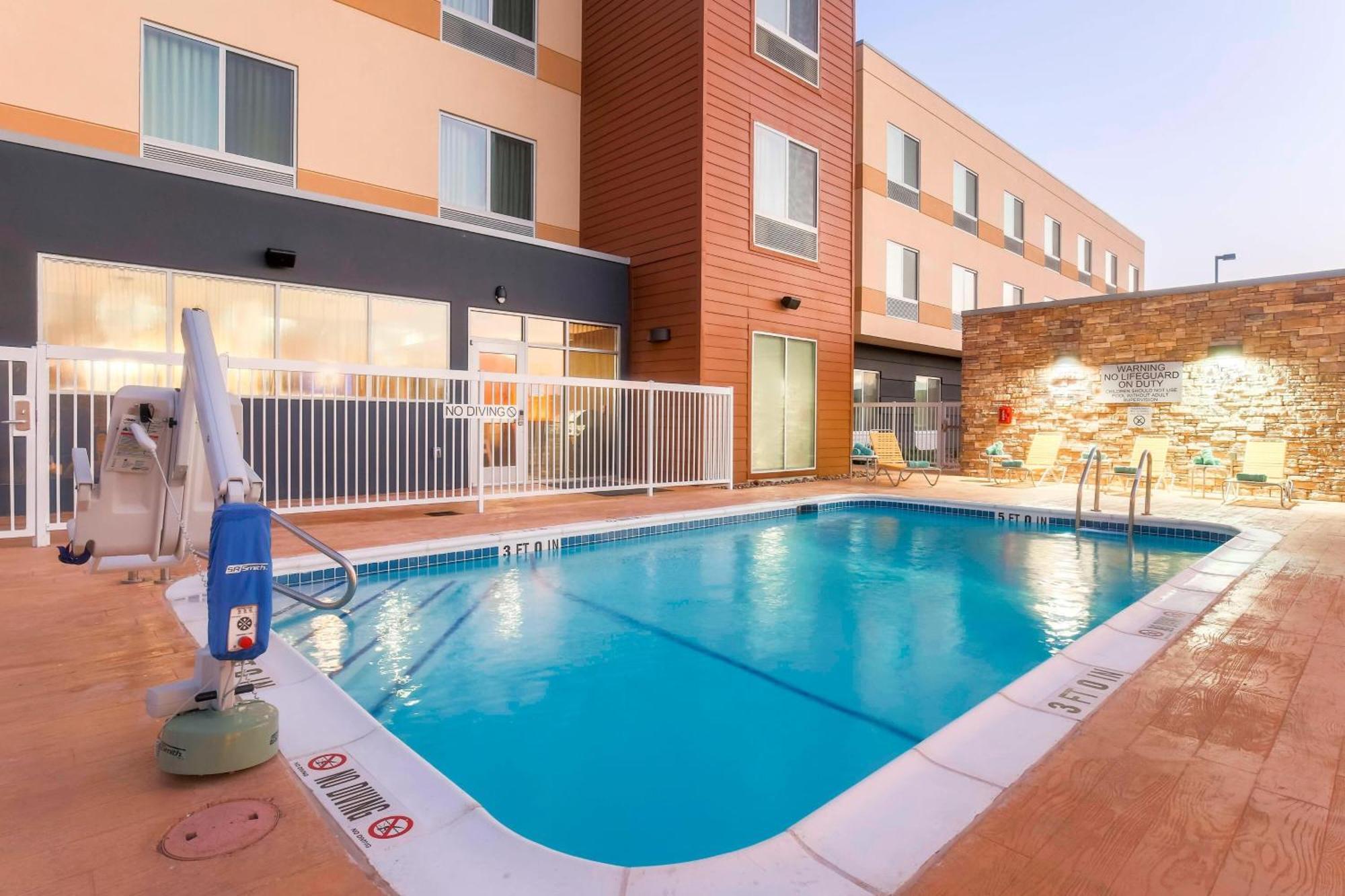 Fairfield Inn & Suites By Marriott Pleasanton Buitenkant foto